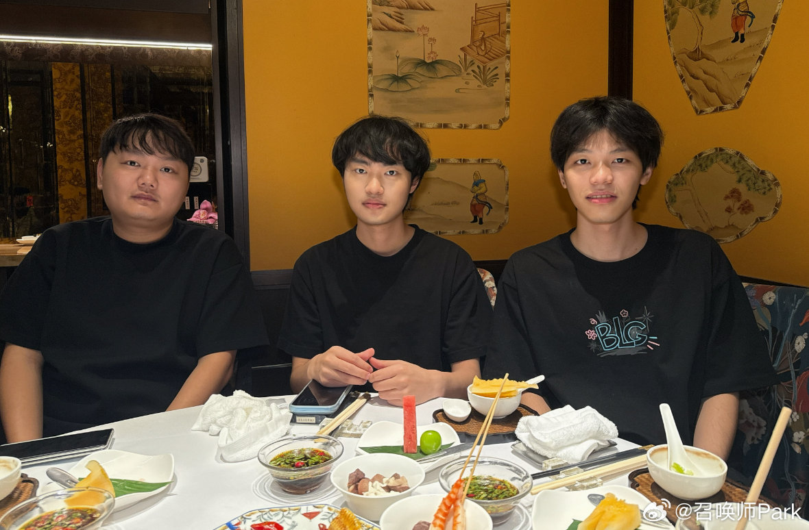 牙膏与老队友聚餐,提醒世界赛双C不要站一起