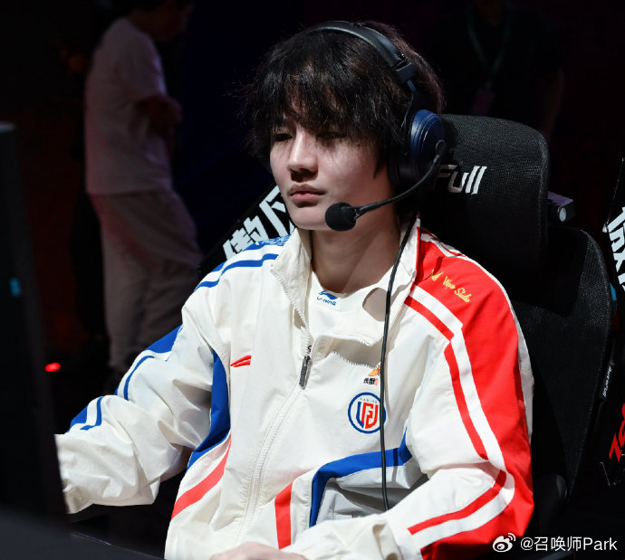 Crisp：加入LGD就是要帮队伍留在登峰组，不想带队掉涅槃
