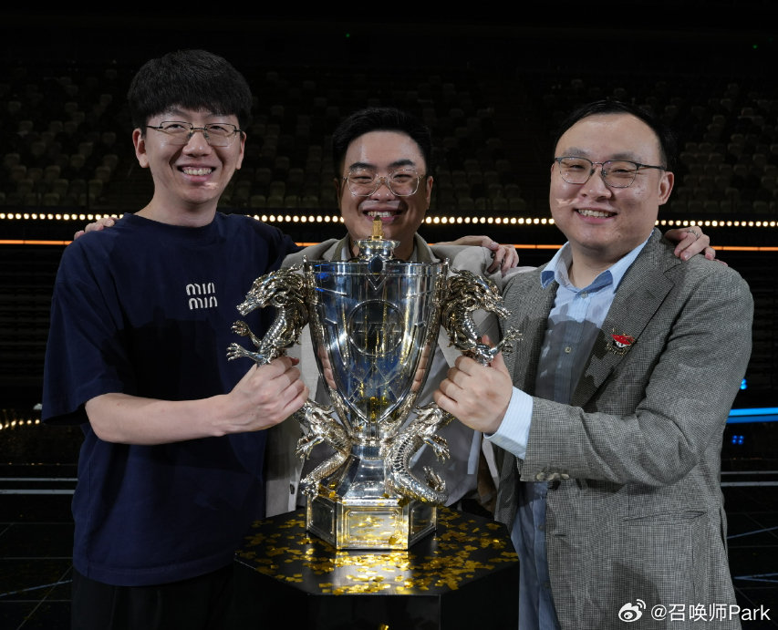 AL爱笑南威北盖复刻AI图，AL首次以LPL一号种子身份参加全球总决赛